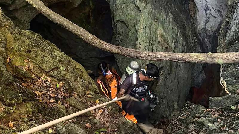 Milagro en Laos: rescatan a mineros atrapados 10 días en cueva; siguen desaparecidos