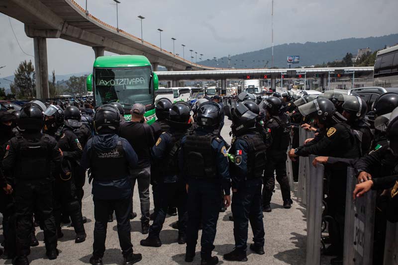 Decomisan explosivos a normalistas de Ayotzinapa que se sumarán a la CNTE
