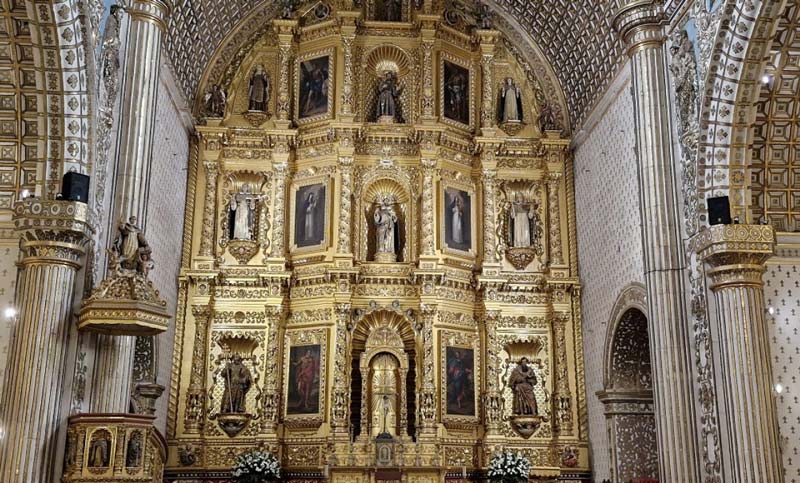 Descubre el Templo de Santo Domingo de Guzmán: joya barroca en el corazón de Oaxaca
