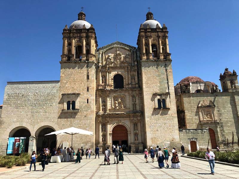 Descubre el Templo de Santo Domingo de Guzmán: joya barroca en el corazón de Oaxaca