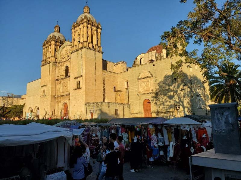 Descubre el Templo de Santo Domingo de Guzmán: joya barroca en el corazón de Oaxaca