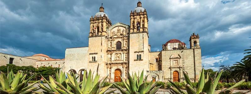 Descubre el Templo de Santo Domingo de Guzmán: joya barroca en el corazón de Oaxaca