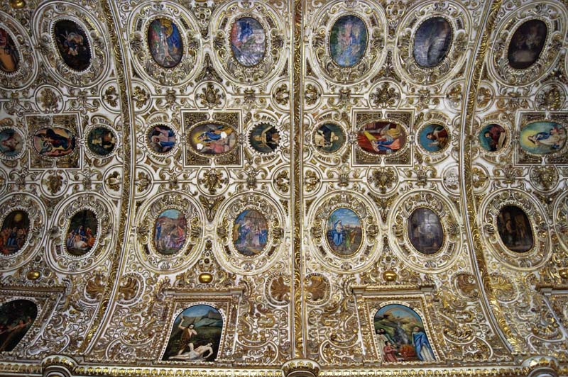 Descubre el Templo de Santo Domingo de Guzmán: joya barroca en el corazón de Oaxaca