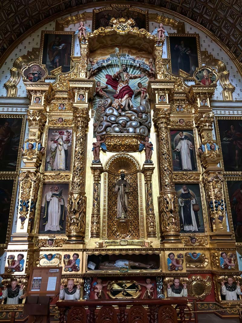 Descubre el Templo de Santo Domingo de Guzmán: joya barroca en el corazón de Oaxaca