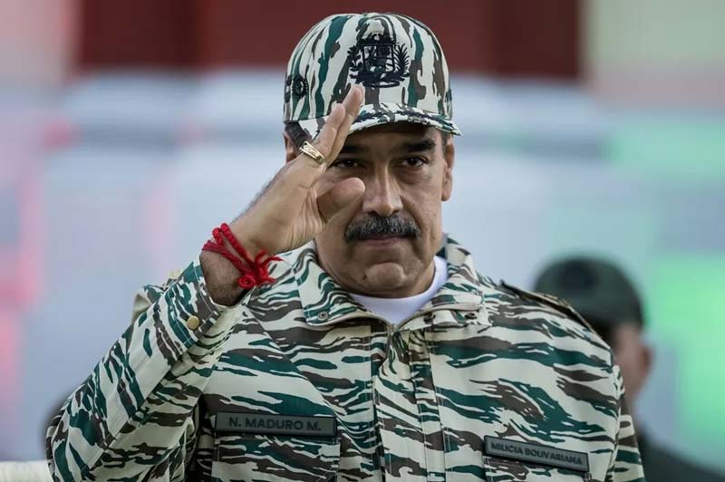 Maduro desafía a EU con maniobra aérea cerca de un buque de la Armada en el Caribe