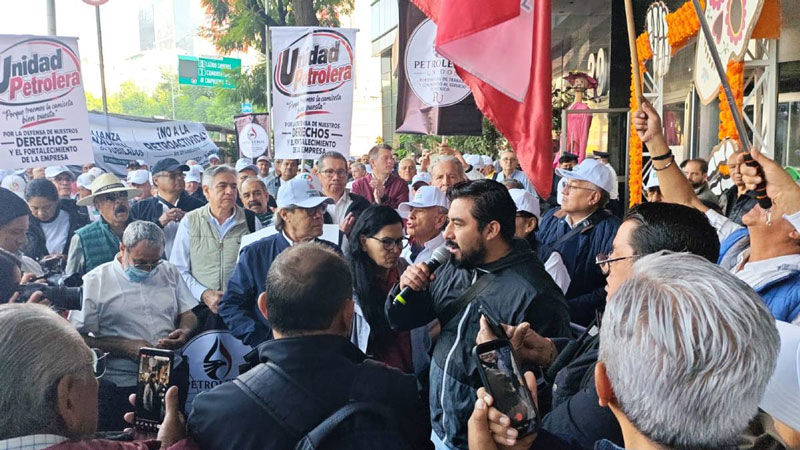 Trabajadores y jubilados de Pemex exigieron diálogo con las autoridades federales para atender sus demandas salariales y proteger sus pensiones.