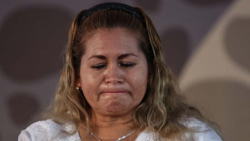 Tras años de búsqueda, Ceci Flores encuentra restos que podrían ser de su hijo