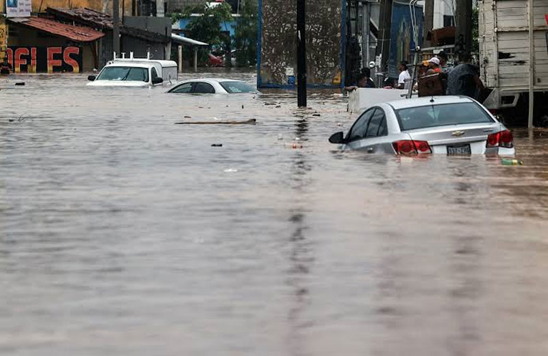 Protección Civil recomienda evitar ríos, calles inundadas y zonas de riesgo durante las lluvias intensas.