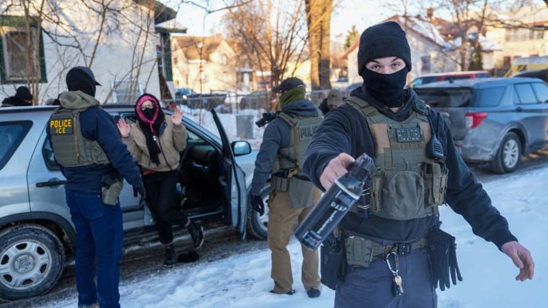 Trump da un paso atrás: ordena retiro de 700 agentes de ICE en Minneapolis