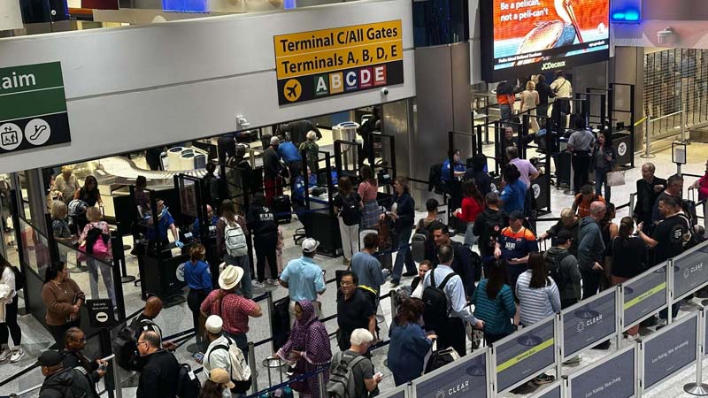 Trump activa al ICE en aeropuertos tras bloqueo presupuestario