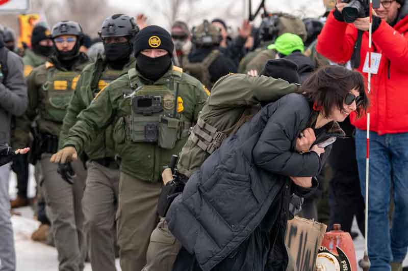 Manifestaciones obligan a Trump a mover jefe del ICE en Minnesota