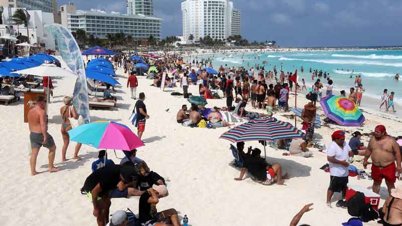Aumenta la llegada de turistas a México, pero cae el ingreso de divisas