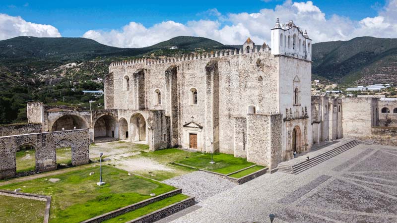 El Convento de los Santos Reyes, joya agustina del siglo XVI, es uno de los principales atractivos históricos de Metztitlán.
