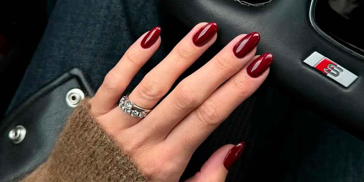 Uñas color vino