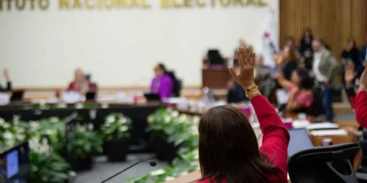 Acordeones, boletas manipuladas y urnas llenas: INE avala elección de ministros