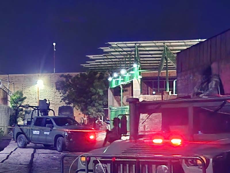 Violencia en Sinaloa alcanza a la familia del gobernador Rubén Rocha: atacan camioneta de su nieta, escolta grave