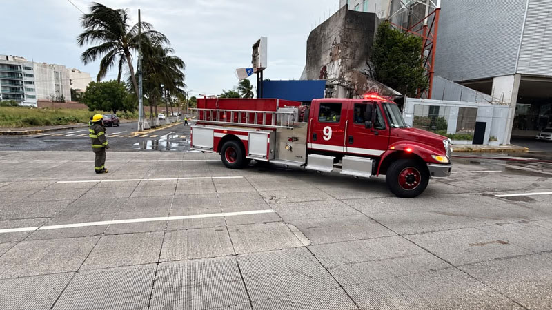 La primera unidad de emergencia llegó al establecimiento entre cuatro y cinco minutos después de salir de la estación Virginia, pero el fuego ya se había extendido por la palapa.