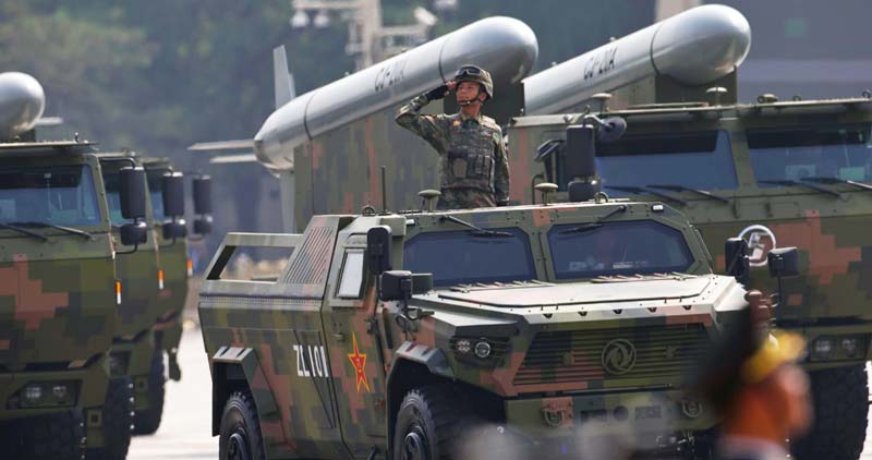 Desfile militar en China muestra arsenal avanzado frente a Vladímir Putin y Kim Jong-un