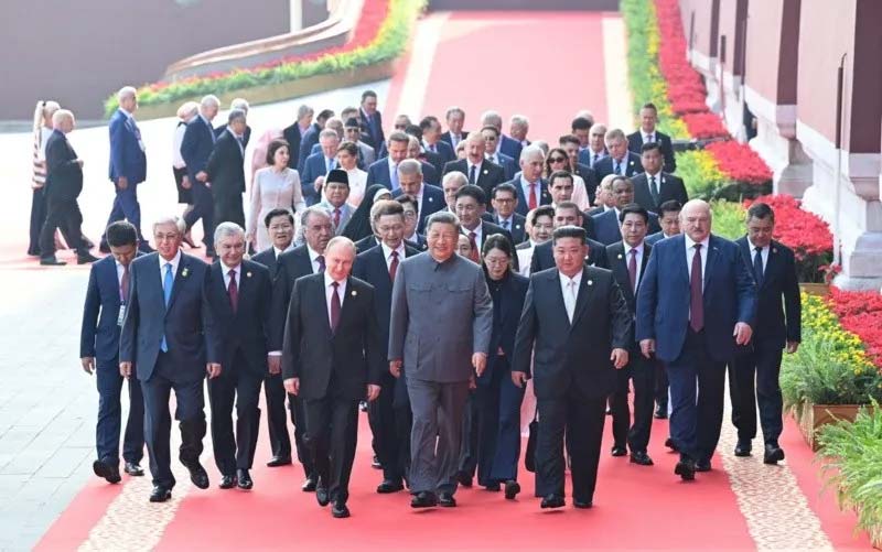 Desfile militar en China muestra arsenal avanzado frente a Vladímir Putin y Kim Jong-un