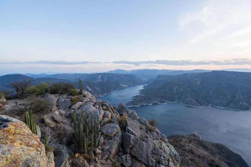 El Saucillo, un mirador con vistas hacia la Presa Zimapán y las montañas