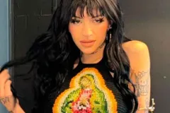 Cazzu deslumbra con renovado cuerpazo y promete un 2025 lleno de éxitos