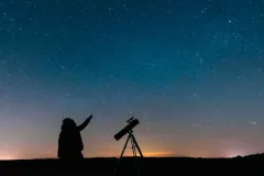 Cometa interestelar 3I/Atlas en su momento más cercano a la Tierra antes de regresar al espacio profundo