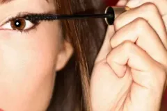 Maquillaje y salario: estudio revela que mujeres pueden ganar hasta 20% más en el trabajo