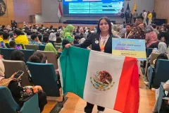 Mexicana de 16 años gana oro en Indonesia con extintor que usa sonido