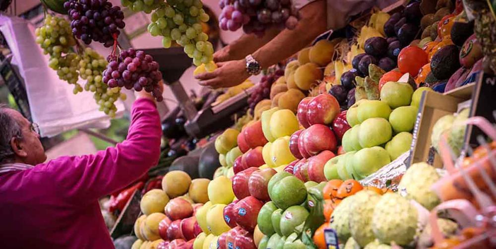 Para prevenir enfermedades, esta es la fruta y verdura que debes lavar antes de cortar