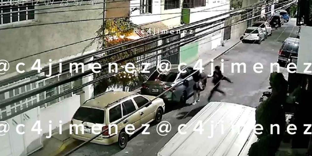 VIDEO. Aprovecha calle solitaria para patear a su novia en Ecatepec 