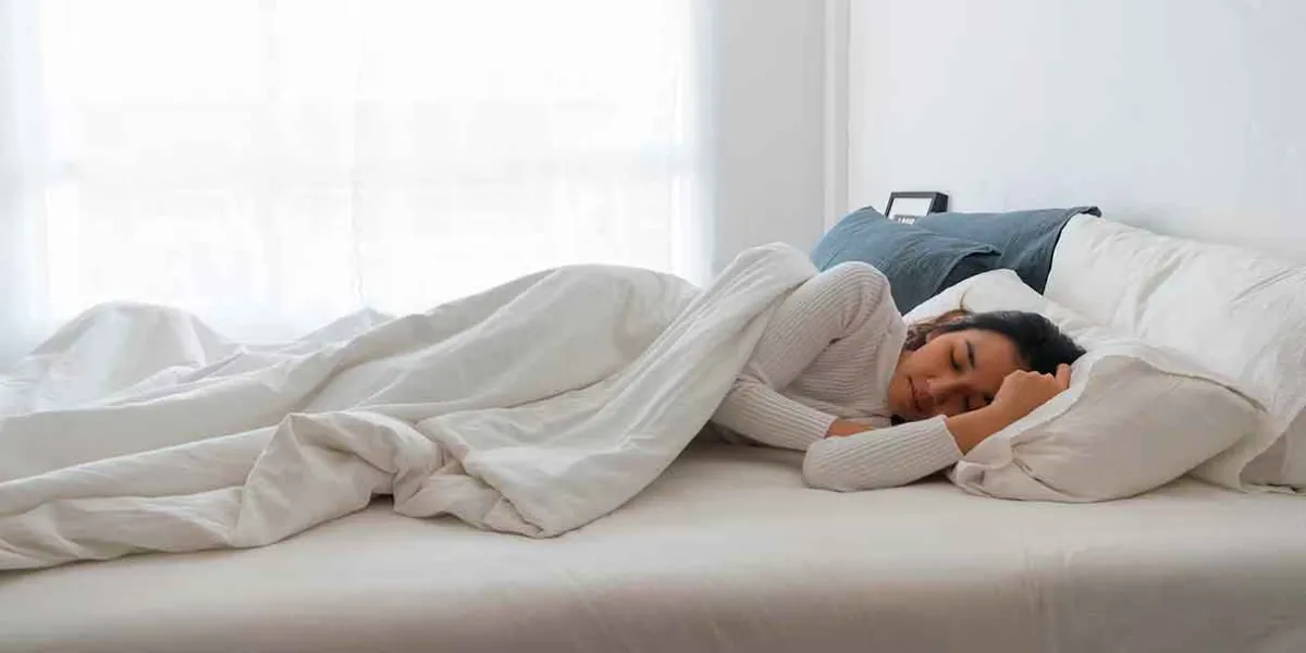 Dormir de lado: el cambio simple que puede aliviar apnea del sueño