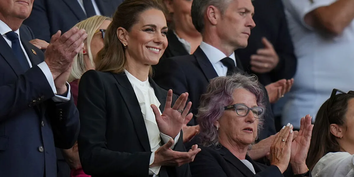 Kate Middleton reaparece con "look de impacto" en partido de rugby