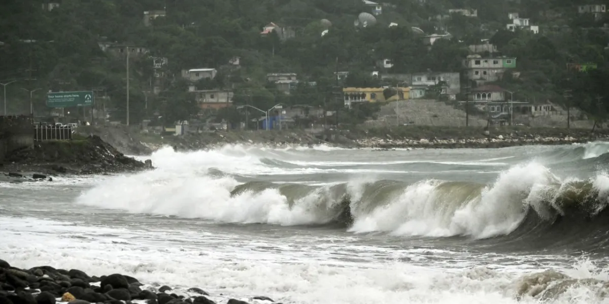 El huracán Melissa se acerca peligrosamente a Jamaica