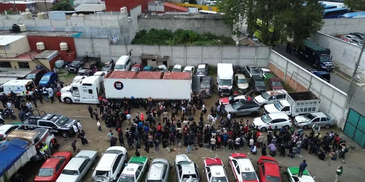 Rescate masivo en Xalapa: migrantes viajaban ocultos en tráiler asegurado por robo