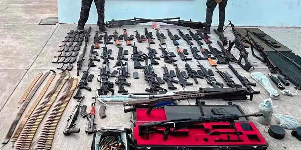 Aseguran arsenal con 50 armas de fuego en Badiraguato; hallan rifle Barret, ametralladoras y lanzagranadas