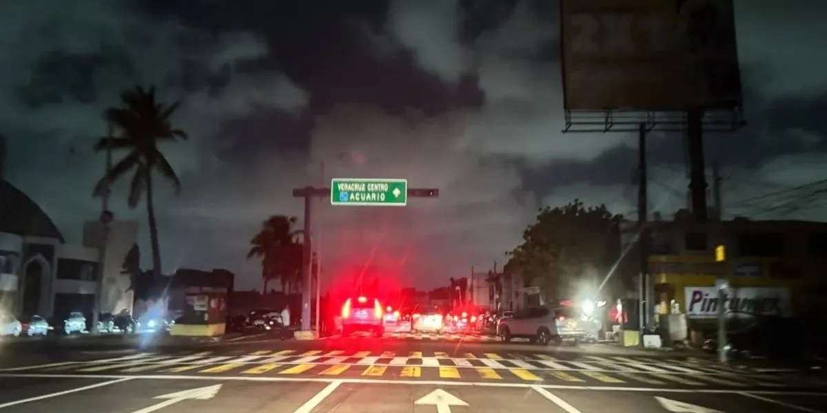 Mega apagón en Boca del Río deja a oscuras a más de 20 colonias, plazas y el estadio Beto Ávila