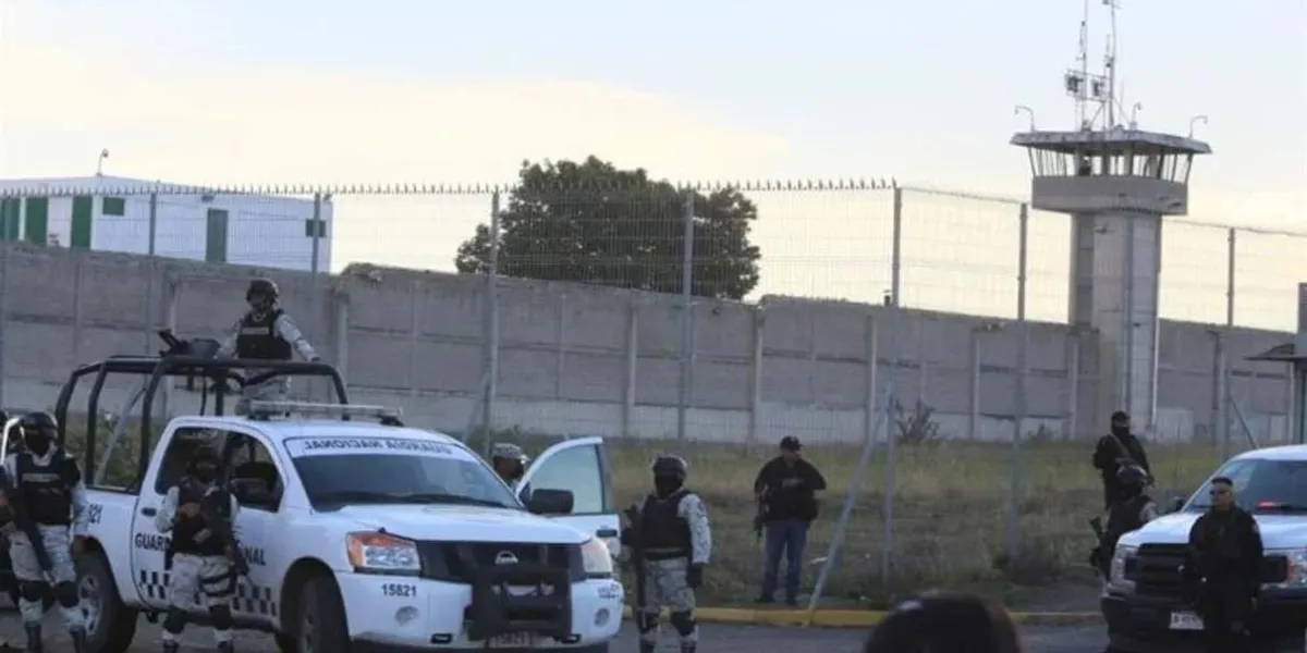 ¿Autogobierno en el penal de Puente Grande, Jalisco? Acusan venta de cerveza, celulares y cobros por visitas conyugales