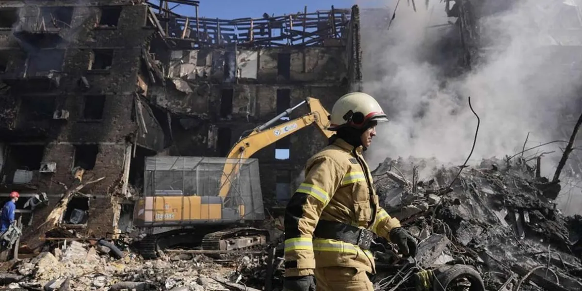 Bombardeo ruso en las afueras de Kiev deja al menos 37 fallecidos