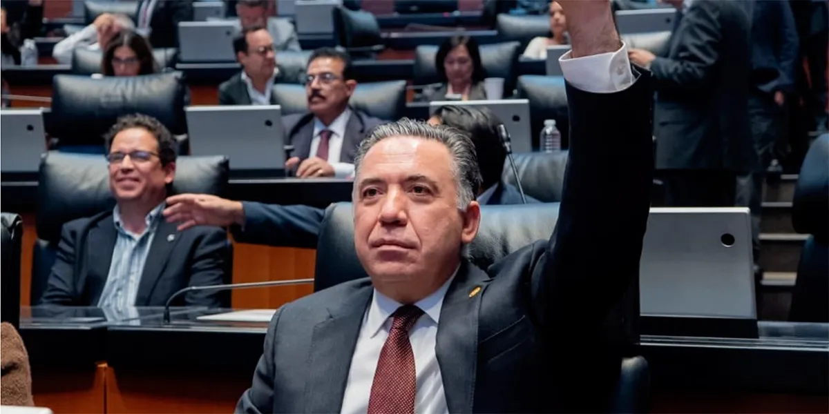 Inzunza deja bancada de Morena y seguirá como senador independiente