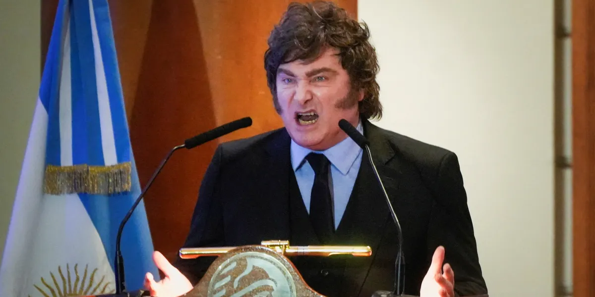 Milei embiste contra Brasil, México y el periodismo en medio del escándalo judicial de Fernando Cerimedo