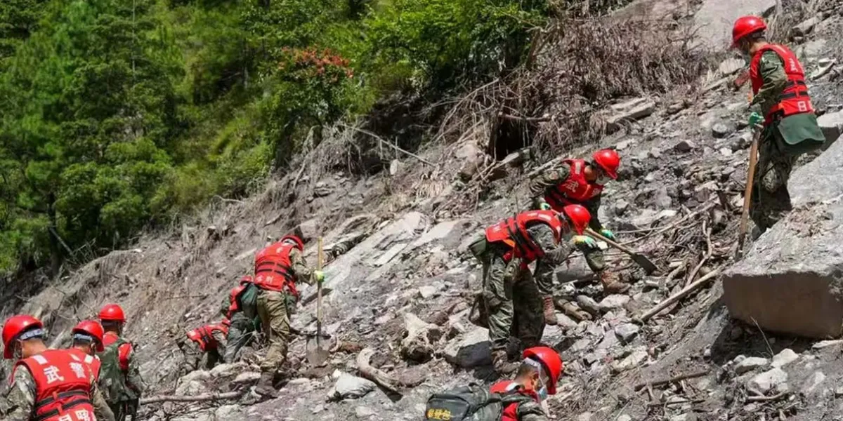 Nepal y China buscan a más de 2 mil 400 desaparecidos tras devastadora riada