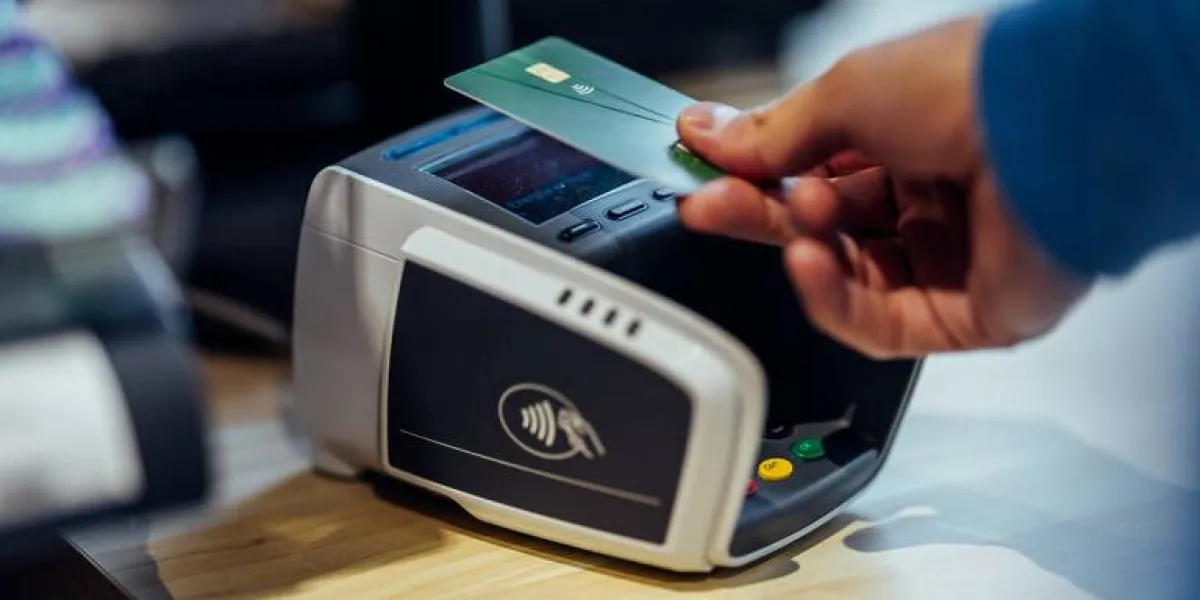 Alerta por “Toque Fantasma”, la modalidad para robar dinero de las tarjetas