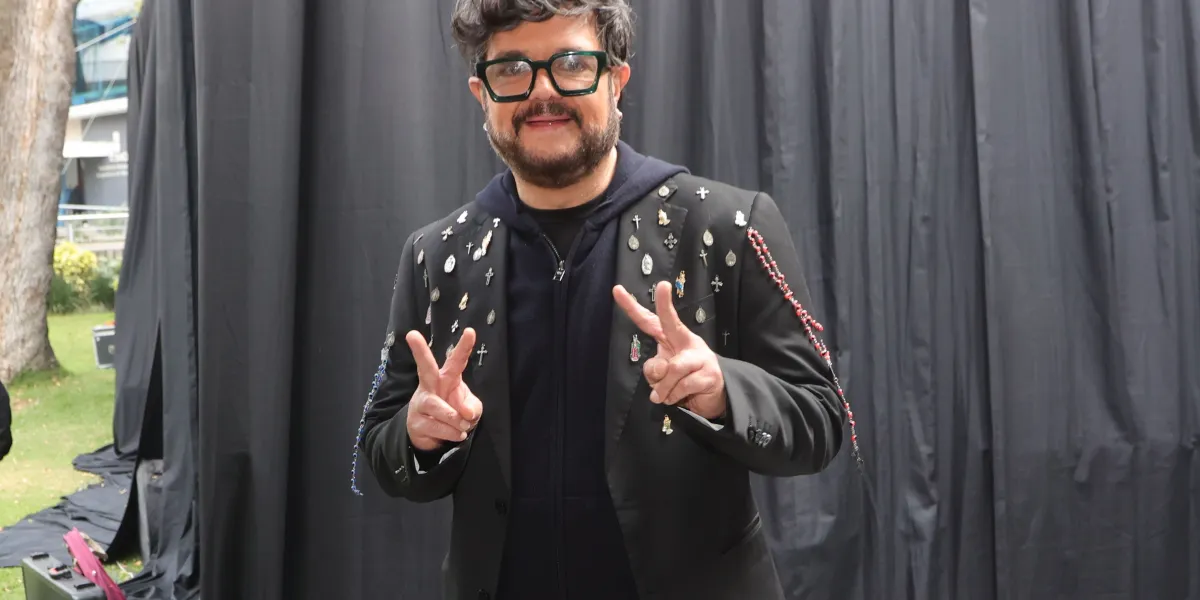 Aleks Syntek anuncia que se alejará de México tras abucheos y polémica en concierto patrio