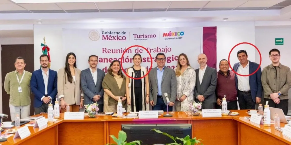 Hermano de la Secretaria de Turismo promueve peleas de gallos