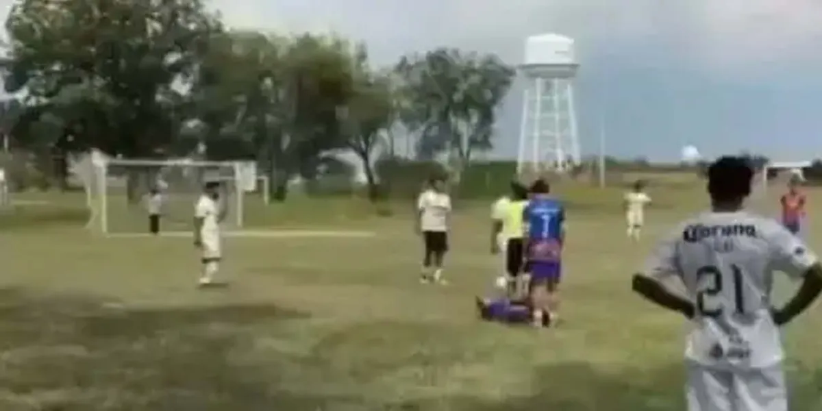 Hombres armados irrumpen en cancha de futbol y deja un muerto en Guanajuato. VIDEO