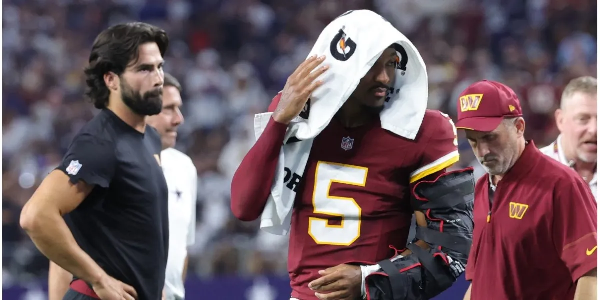 Título Escalofriante lesión de Jayden Daniels: el quarterback de Washington se retira en camilla y Dallas aprovecha para ganar 37-20.. VIDEO