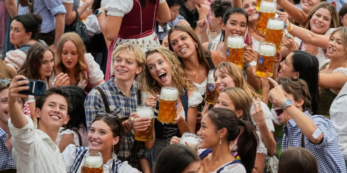Arranca el Oktoberfest en Múnich; tradiciones y la apertura del primer barril de cerveza