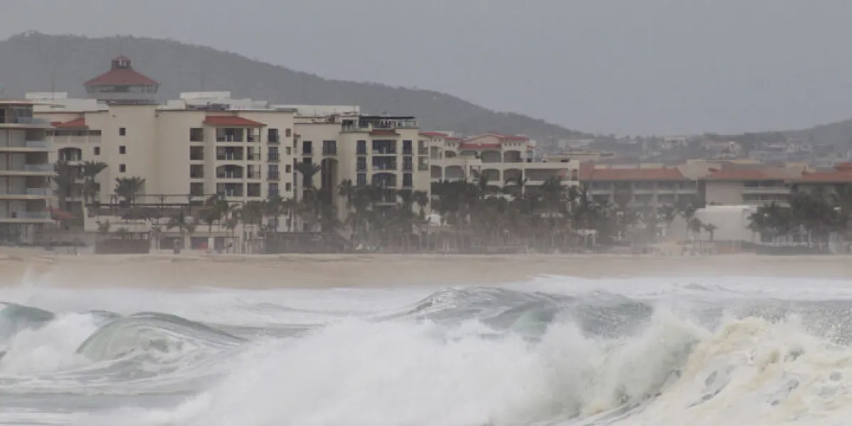 Marina despliega a casi 3 mil elementos en Baja California Sur por la amenaza del huracán "Polo"