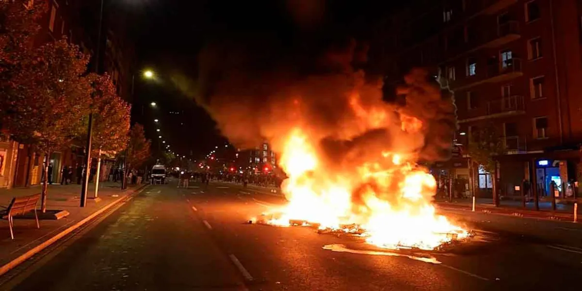 Disturbios en Bilbao dejan 19 detenidos tras protesta contra Vito Quiles; queman autos