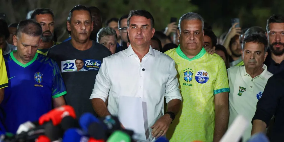 Flávio Bolsonaro rechaza triunfo de Lula y pide anular elecciones en Brasil